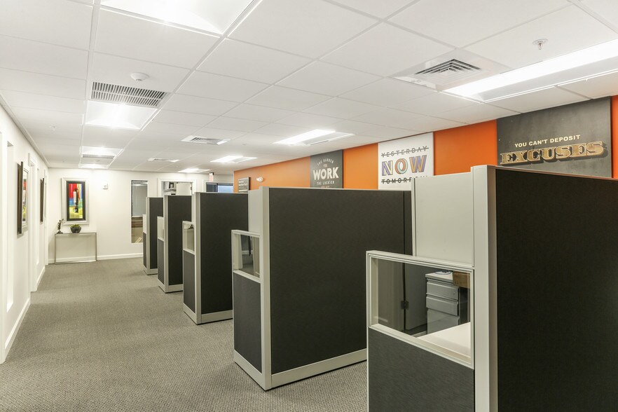 More Photos Of 1555 Palm Beach Lakes Blvd, West Palm Beach Office For Lease