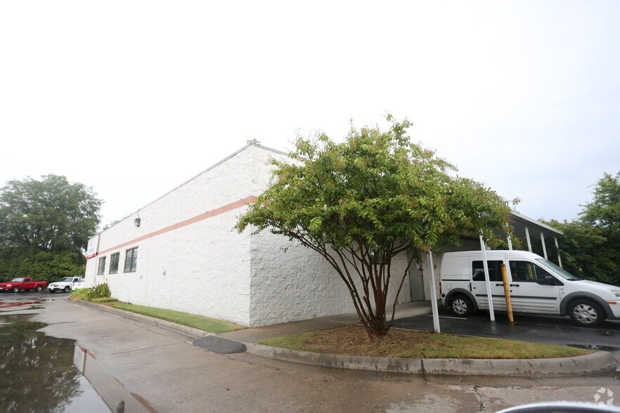 More Photos Of 215 Markham Center Dr, Little Rock Office For Sale