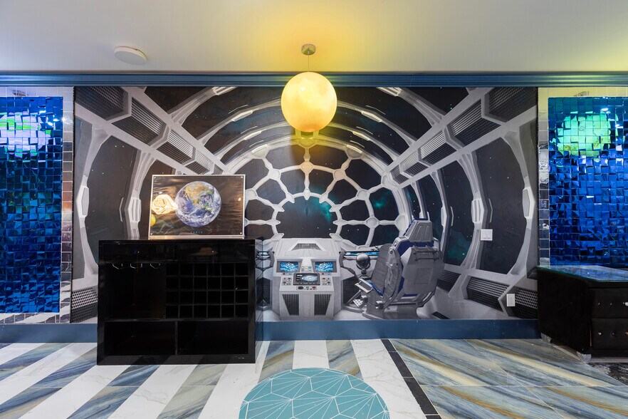 More Photos Of 1015 Fantasy Dr, Davenport Specialty For Sale