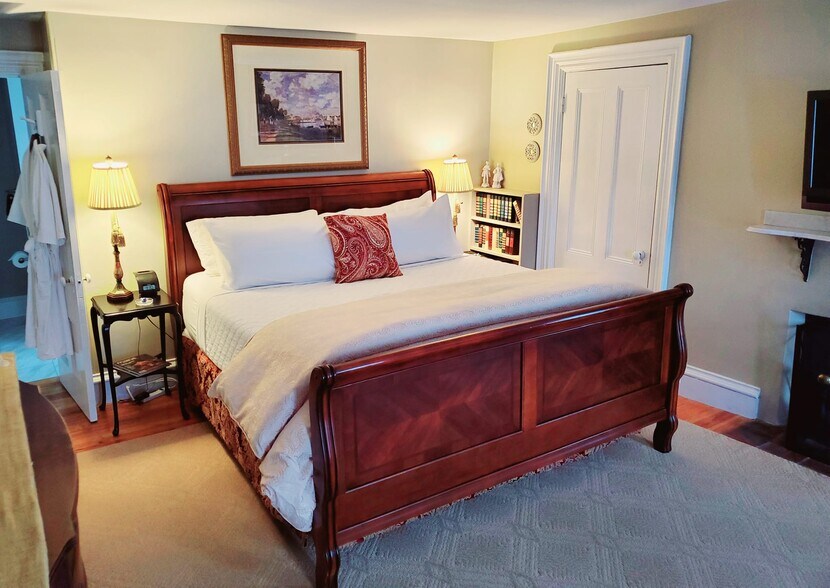 More Photos Of 91 South St, Gorham Hospitality For Sale