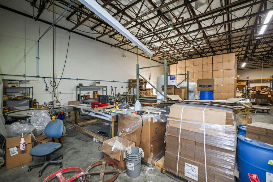 More Photos Of 1555 Sunshine Dr, Clearwater Warehouse For Sale