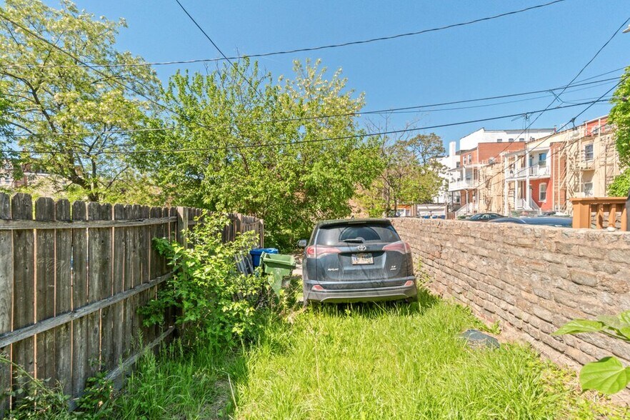 More Photos Of 210 E Lafayette Ave, Baltimore Apartments For Sale