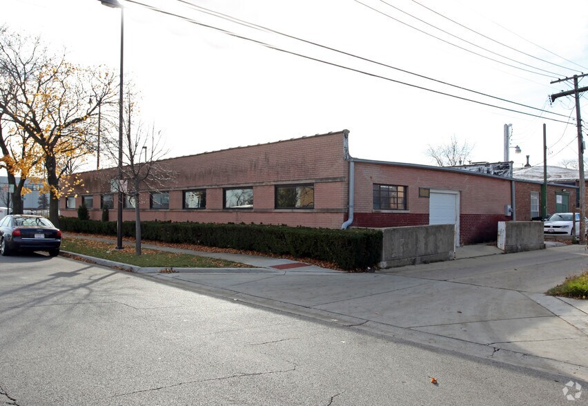 More Photos Of 3700 Oakton St, Skokie Flex For Sale