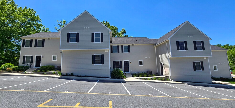 More Photos Of 118 New London Rd, Newark Apartments For Sale