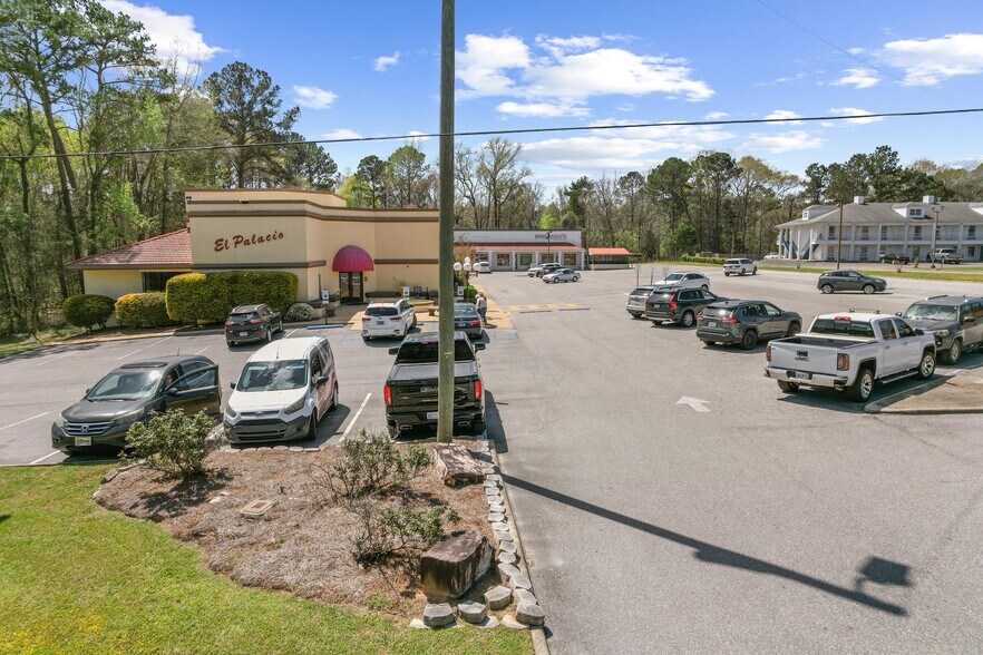 More Photos Of 1396 S US Highway 231, Ozark Restaurant For Sale