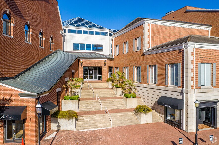 More Photos Of 8201 Cantrell Rd, Little Rock Office For Lease