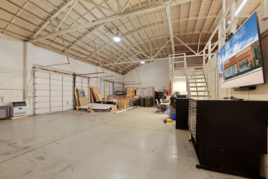 More Photos Of 702-714 W Fremont St, Stockton Light Distribution For Lease