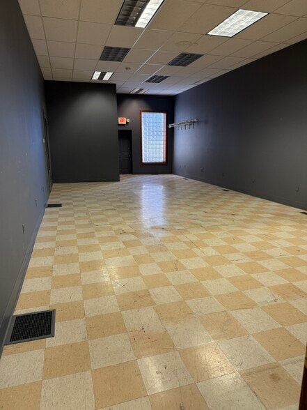 More Photos Of 700 S Main St, Elkhart Storefront Retail Residential For Lease