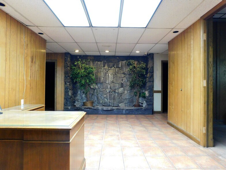 More Photos Of 720 SW F Ave, Lawton Manufacturing For Sale