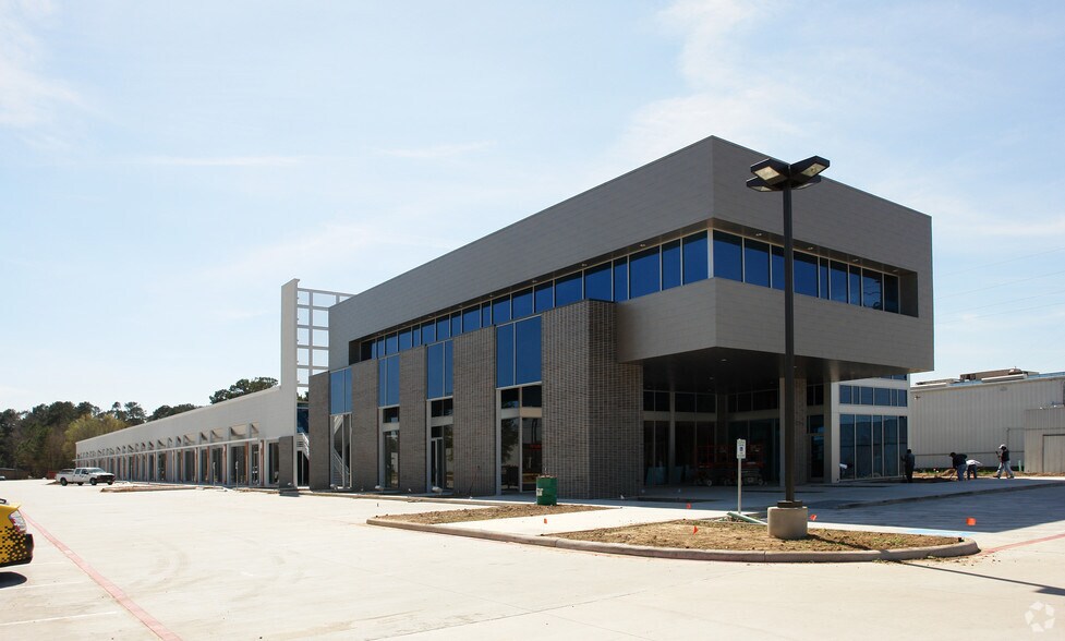 More Photos Of 525 Sawdust Rd, Spring Freestanding For Lease