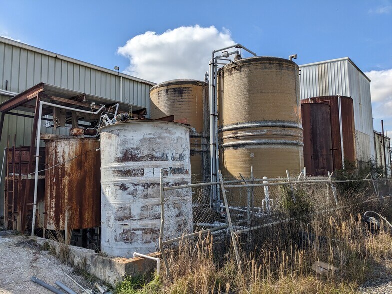 More Photos Of 314 N Maple St, Adel Manufacturing For Sale