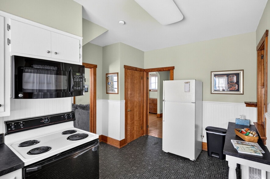 More Photos Of 910 W Market St, Lewisburg Freestanding For Sale