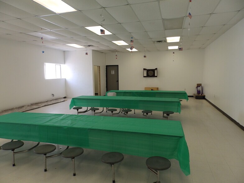 More Photos Of 2005 Tile Factory Rd, Palestine Manufacturing For Lease