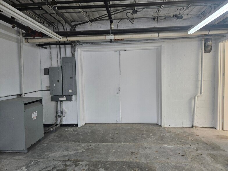 More Photos Of 8800-8899 Katy Fwy, Houston Unknown For Lease