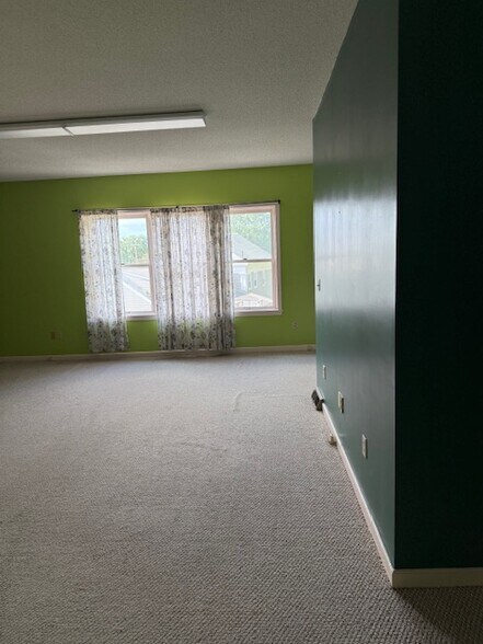 More Photos Of 131 Main St, Hatfield Loft Creative Space For Lease