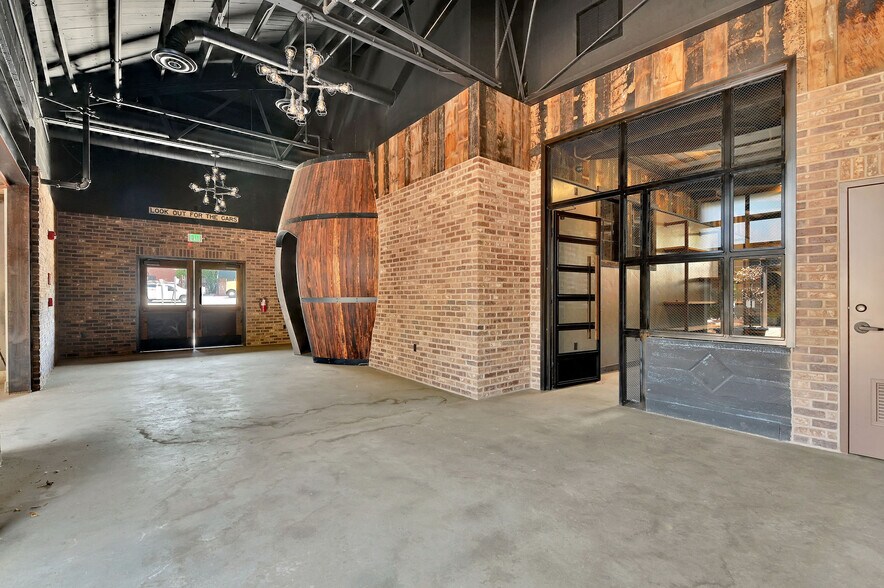 More Photos Of 208 S Green St, Sonora Restaurant For Sale