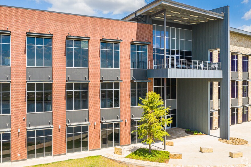 More Photos Of 750 SW 24th St, Moore Office For Lease