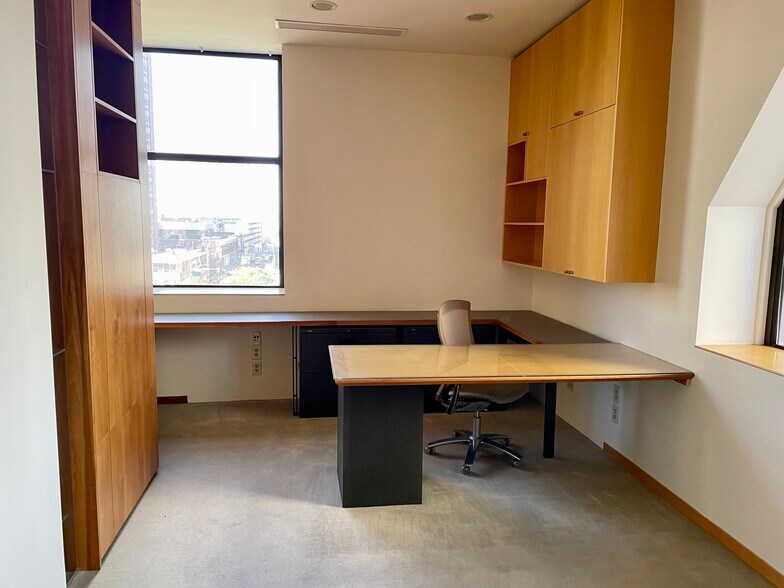 More Photos Of 1601 Arapahoe St, Denver Office For Sale