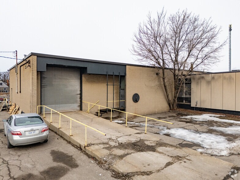 More Photos Of 821 Woodward Ave, Hamilton Manufacturing For Lease