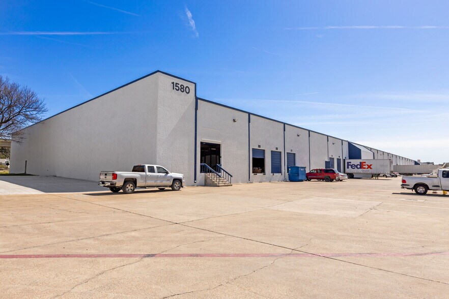 More Photos Of 1300 N Interstate 35E, Carrollton Industrial For Lease