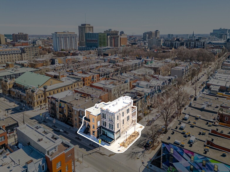 More Photos Of 250 Av Des Pins E, Montréal Storefront Retail Residential For Sale