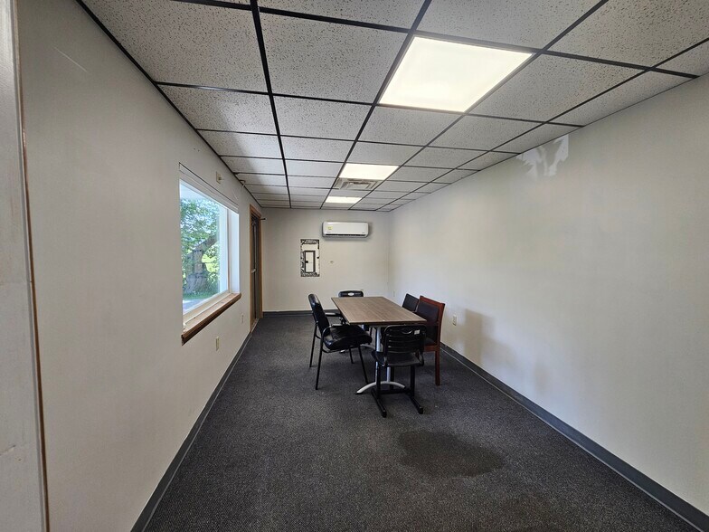 More Photos Of 3949 N River Rd, Freeland Office For Sale