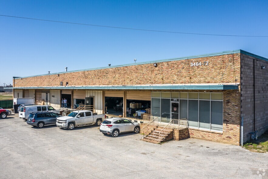 More Photos Of 3456-3472 Mallory Depot Dr, Memphis Distribution For Lease