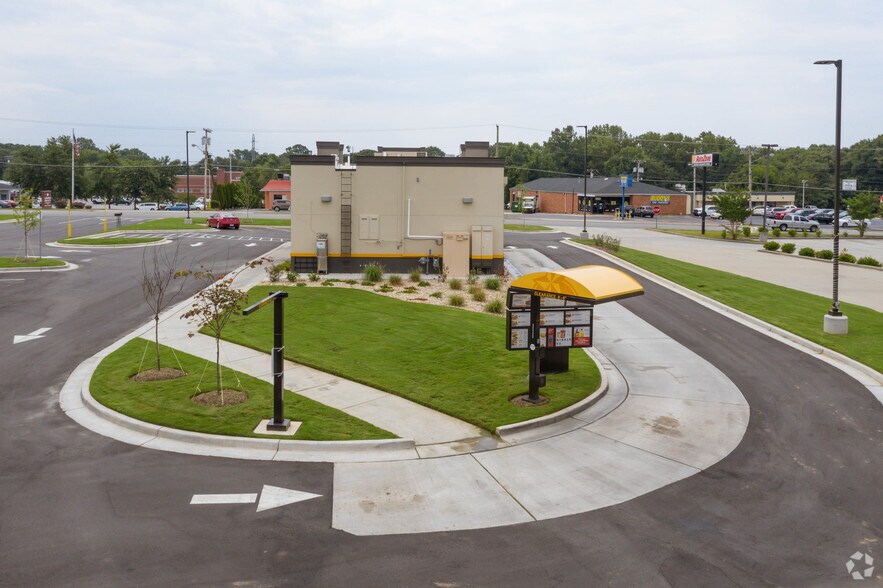 More Photos Of 1129 E Main St, Lincolnton Freestanding For Sale