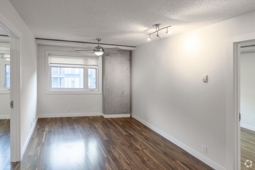 More Photos Of 10047 109 St NW, Edmonton Apartments For Lease