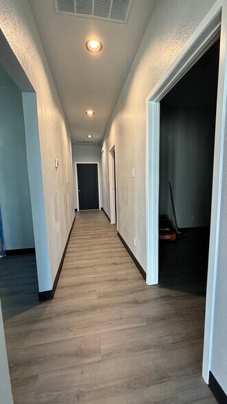 More Photos Of 424 W Henderson St, Cleburne Auto Dealership For Lease