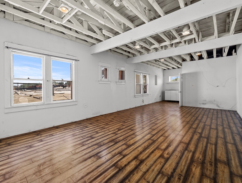 More Photos Of 118 W 36th St, Los Angeles Flex For Lease