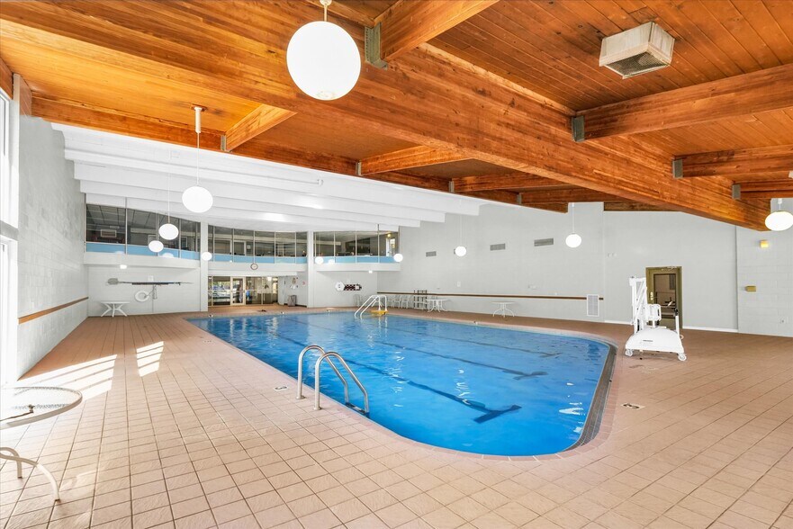 More Photos Of 1907 N Cunningham Ave, Urbana Hotel For Sale