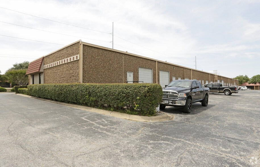 More Photos Of 820-876 N Glenville Dr, Richardson Research And Development For Lease