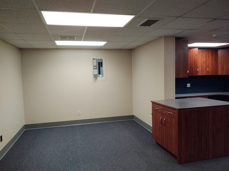 More Photos Of 5727 Strathmoor Dr, Rockford Medical For Sale