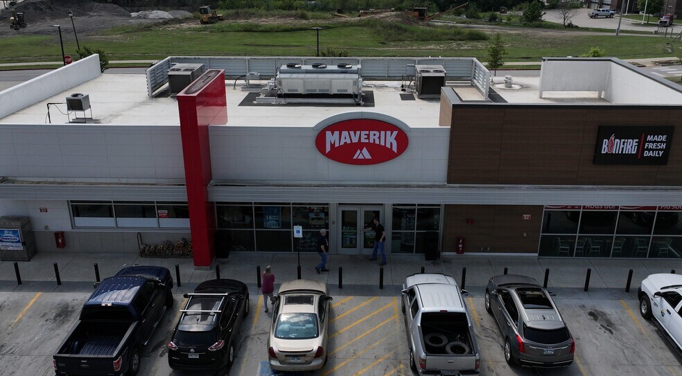 More Photos Of 1851 E Huntsville Rd, Fayetteville Convenience Store For Sale