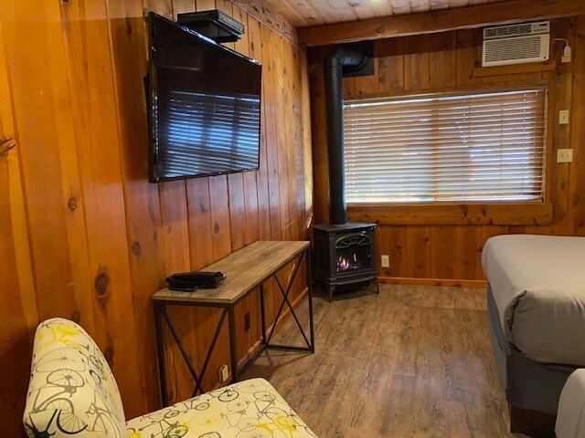 More Photos Of 890 Highway 4, Arnold Hotel For Sale