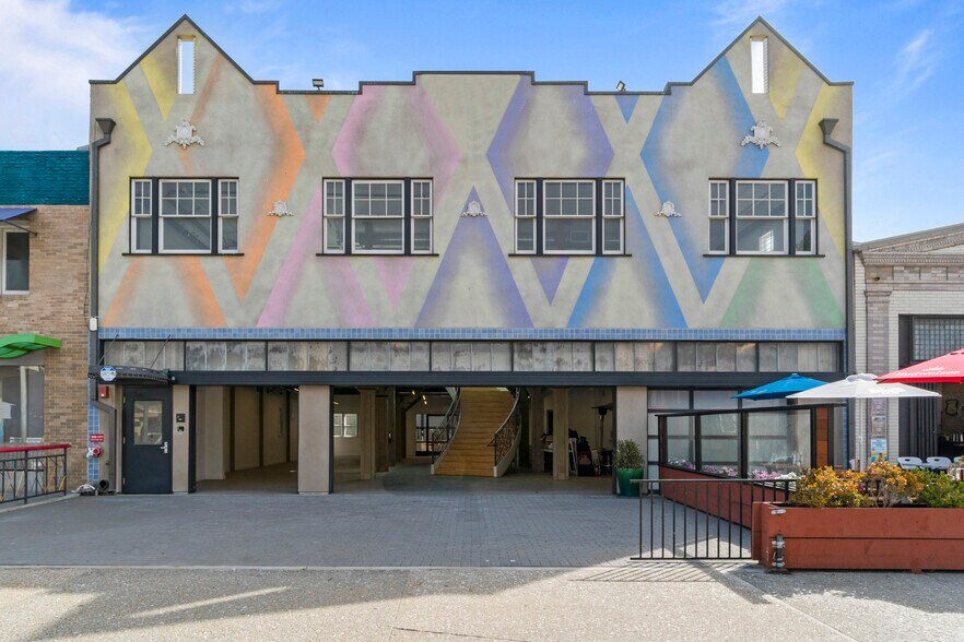 More Photos Of 1605 Ocean Front Walk, Santa Monica Storefront For Lease