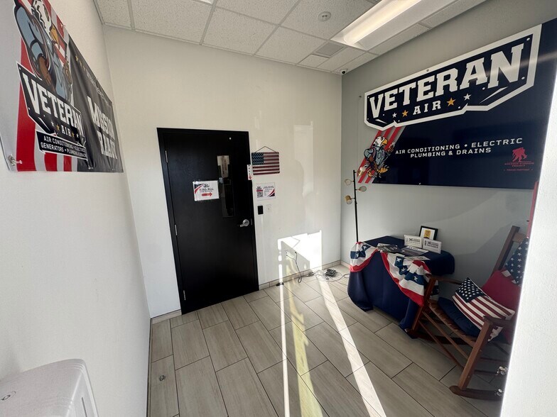 More Photos Of 6720 33rd St E, Sarasota Warehouse For Sale