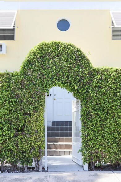 More Photos Of 172 N County Rd, Palm Beach Apartments For Sale