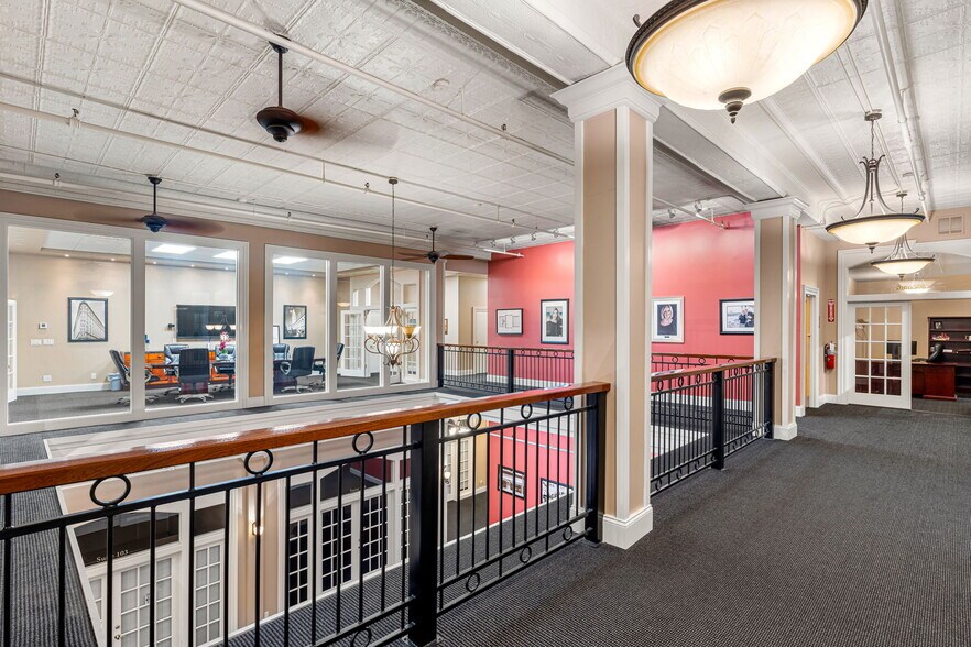 More Photos Of 222 Pearl St, New Albany Office Residential For Lease