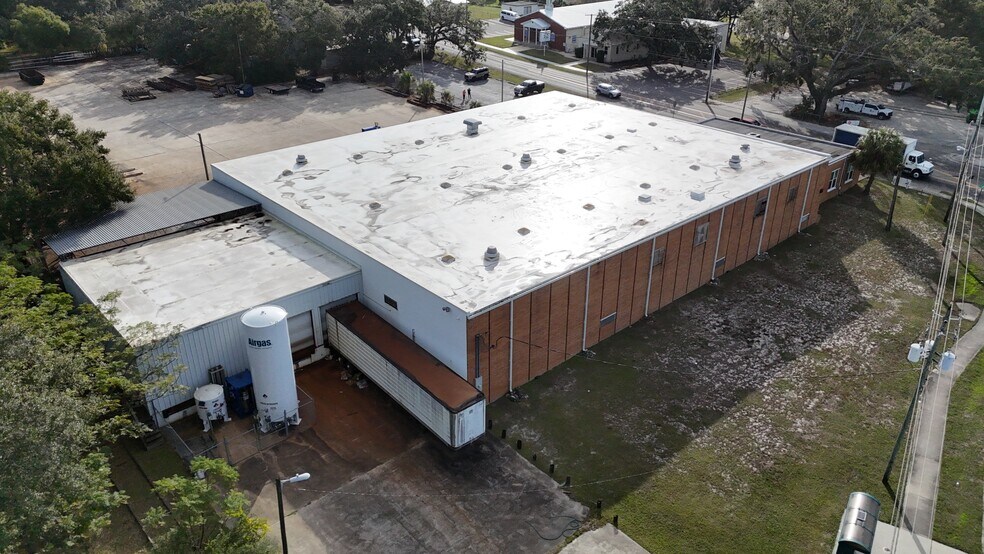 More Photos Of 2902 E Sligh Ave, Tampa Warehouse For Lease