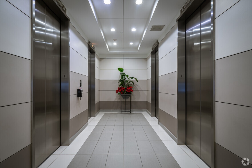 More Photos Of 11767 Katy Fwy, Houston Office For Lease