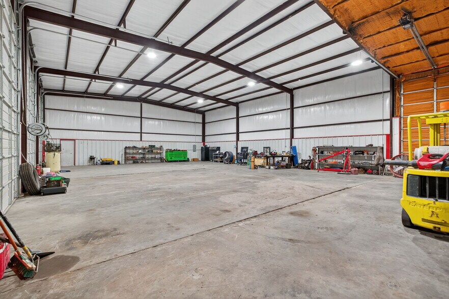 More Photos Of 11010 W Joan Dr, Odessa Warehouse For Sale