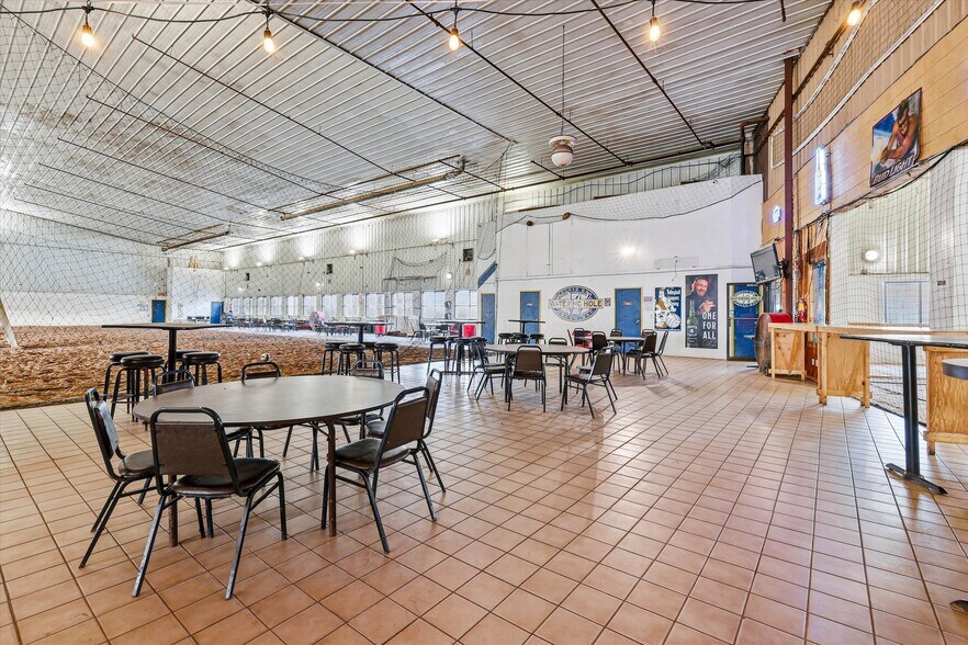 More Photos Of 2107 Velp Ave, Green Bay Freestanding For Sale