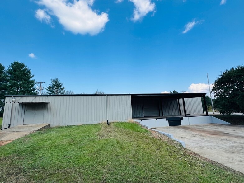 More Photos Of 585 Old Georgia Rd, Moore Warehouse For Lease