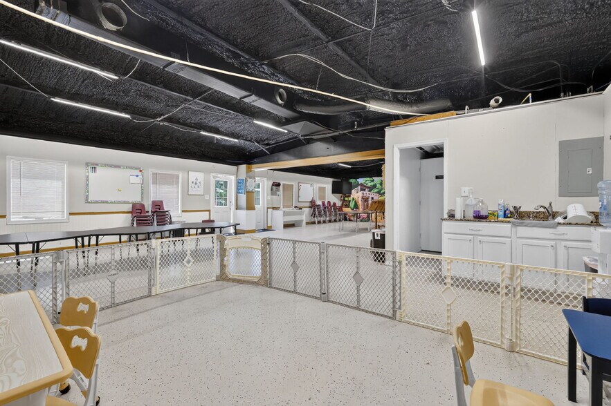 More Photos Of 3207-3229 13th St, Saint Cloud General Retail For Sale