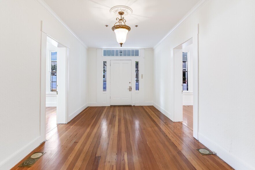 More Photos Of 610 Guadalupe St, Austin Office For Sale