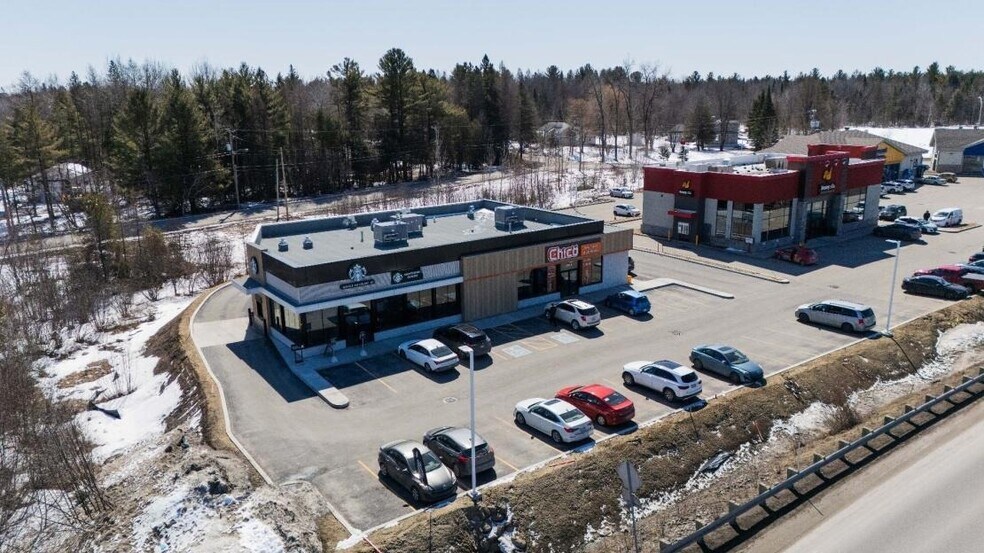More Photos Of 2419 Boul Sainte-Sophie, Sainte-sophie General Retail For Sale