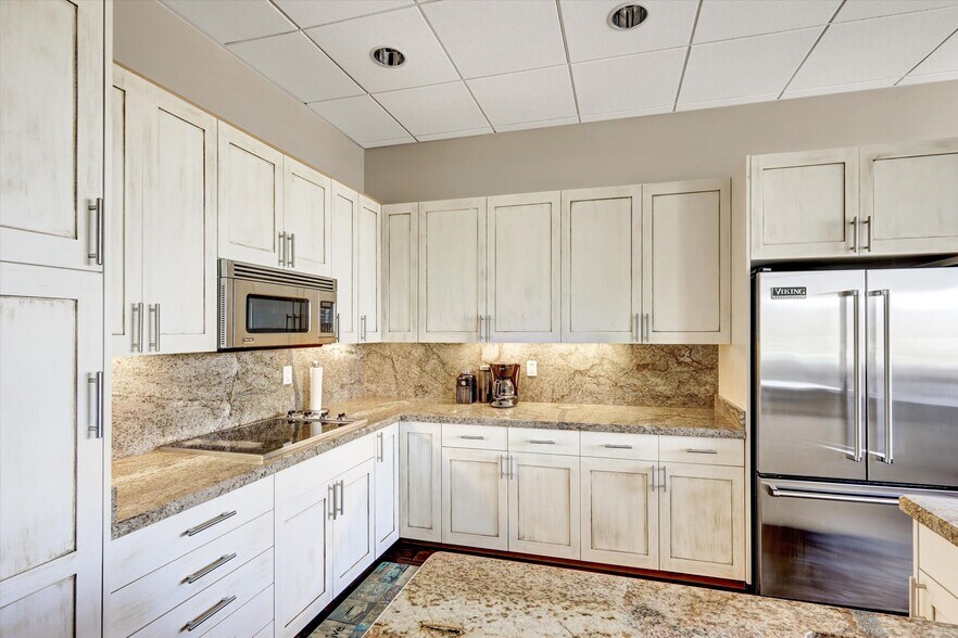 More Photos Of 250 S Pacific St, San Marcos Flex For Lease