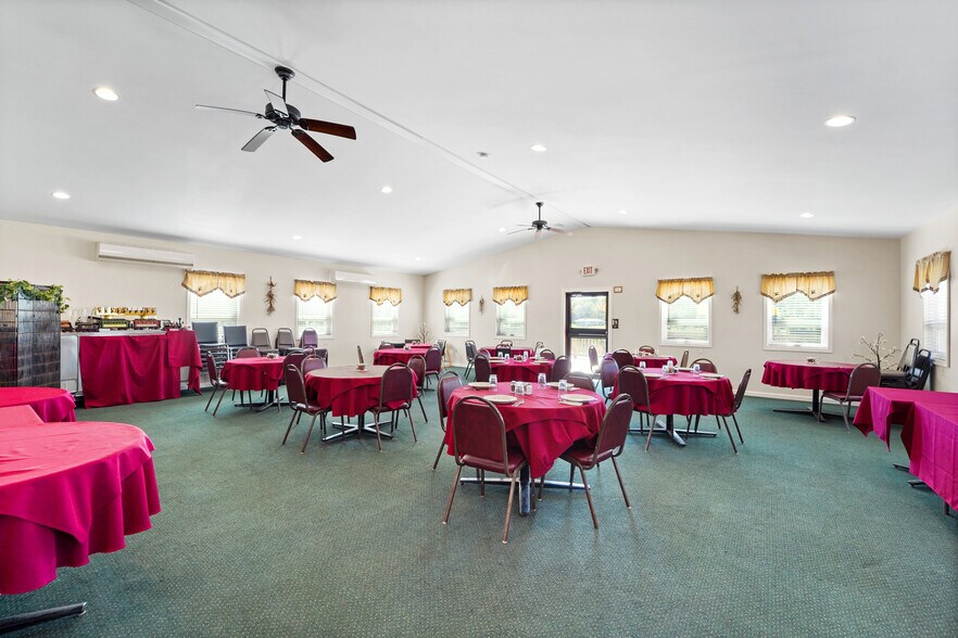 More Photos Of 60 Lake Lorain Rd, Poyntelle Restaurant For Sale
